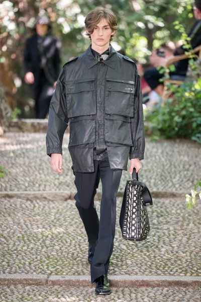 Look 30